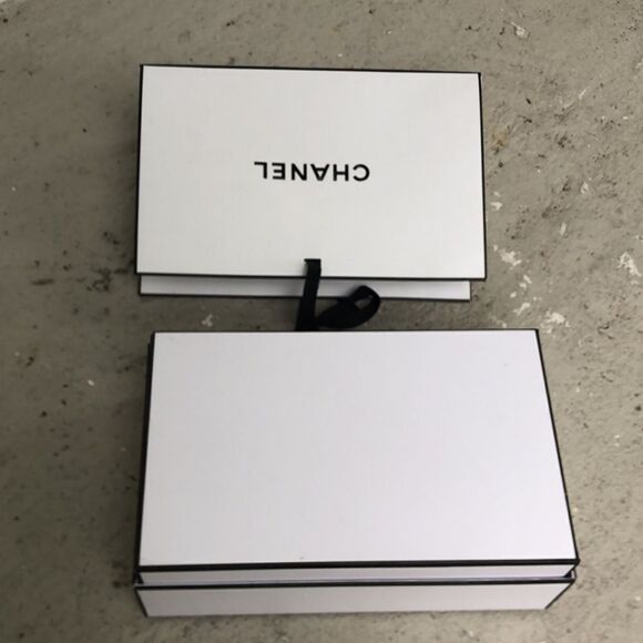Chanel Gift Box & Bag - Picture 3 of 7